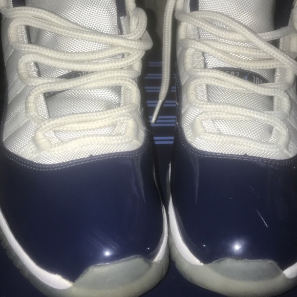 Win like 82s size 9.5 recently bought authentic - Picture 5 of 7